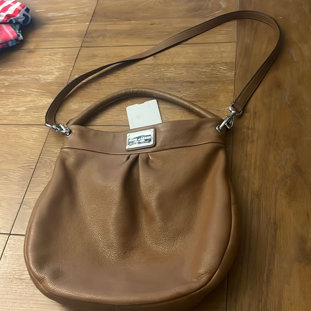 Marc Jacobs crossbody/ shoulder bag 100-% leather.